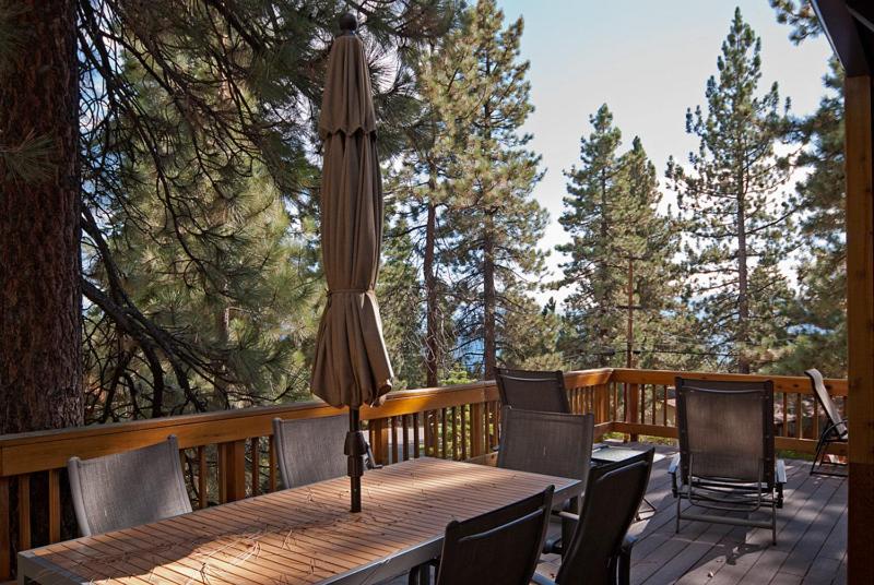 Lake Haven at Dollar Point - Spacious 4 BR w Lake Views, Sauna, Near Ski Resorts! photo 4