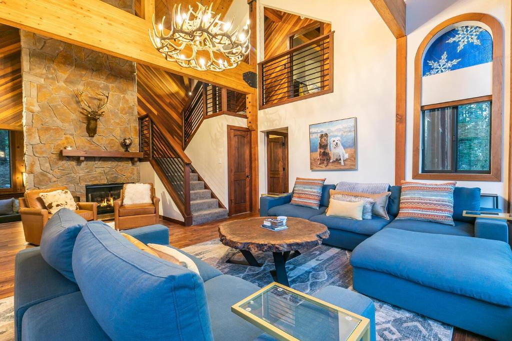 Lake of the Sky at Dollar Point - Stunning 4BR,4BA w Lake Views, Hot Tub and Pet-friendly photo 1