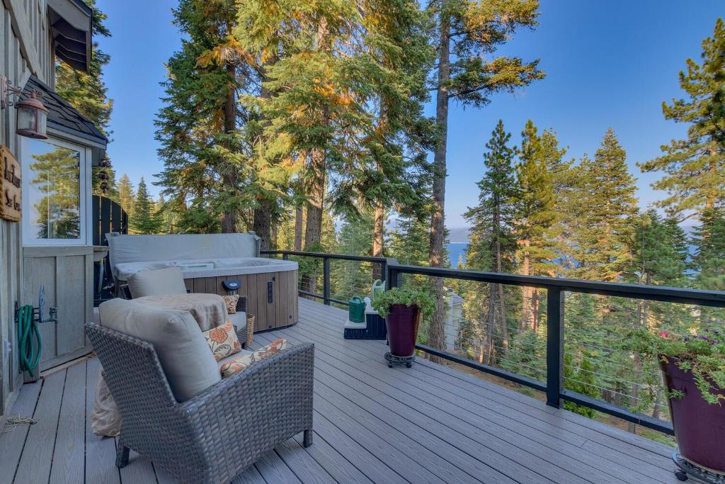 Lake Haven - Gorgeous Views at this Luxury 4 BR w Hot Tub! photo 3