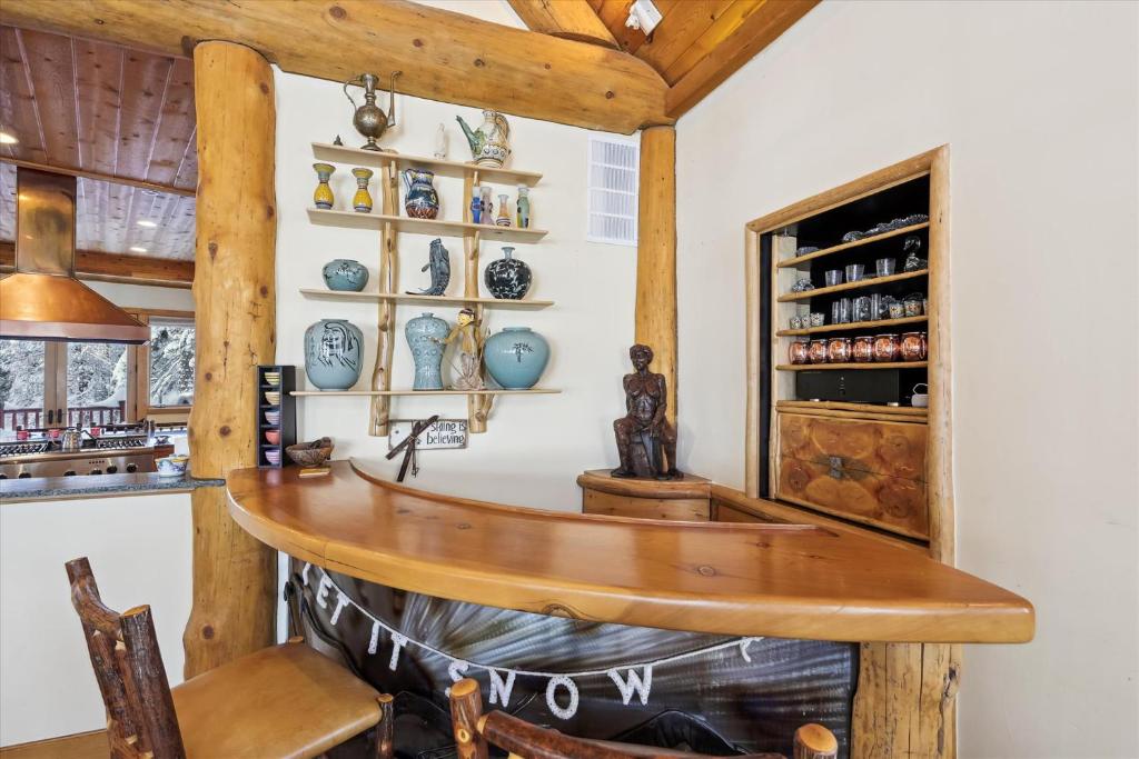 Silverado Lodge at Palisades - 4BR w Private Hot Tub & Ski Shuttle photo 3