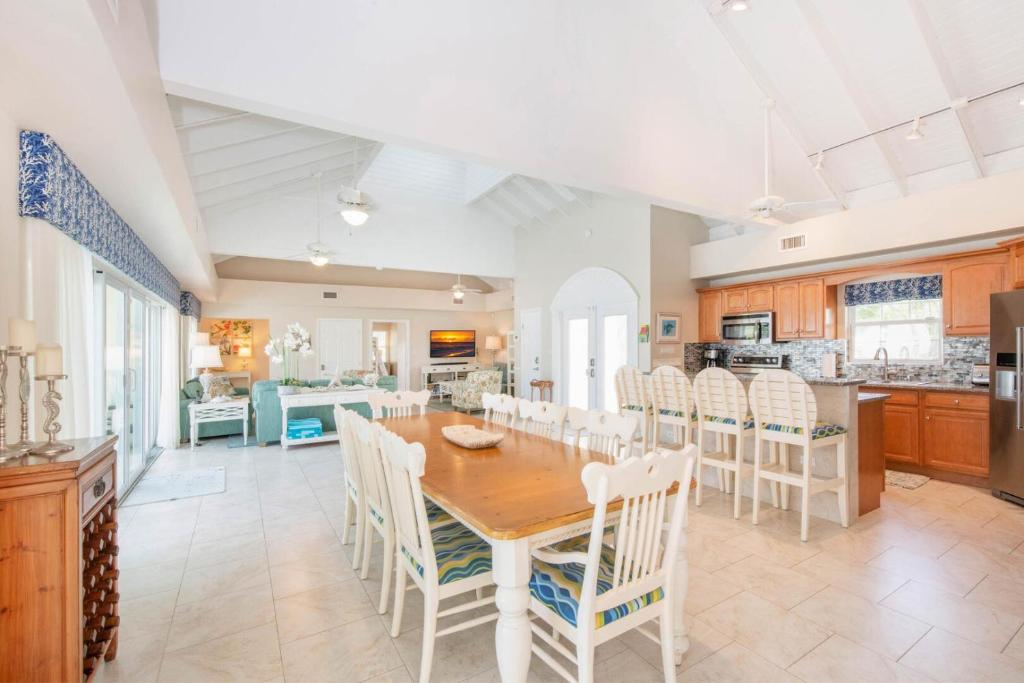 Cayman Sands by Grand Cayman Villas & Condos photo 3