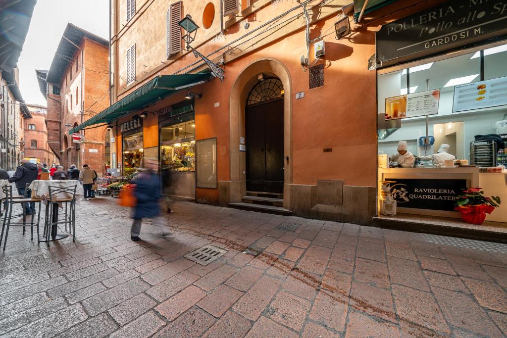 [3 minutes from Piazza Maggiore] Historical flat - Tap to explore photos
