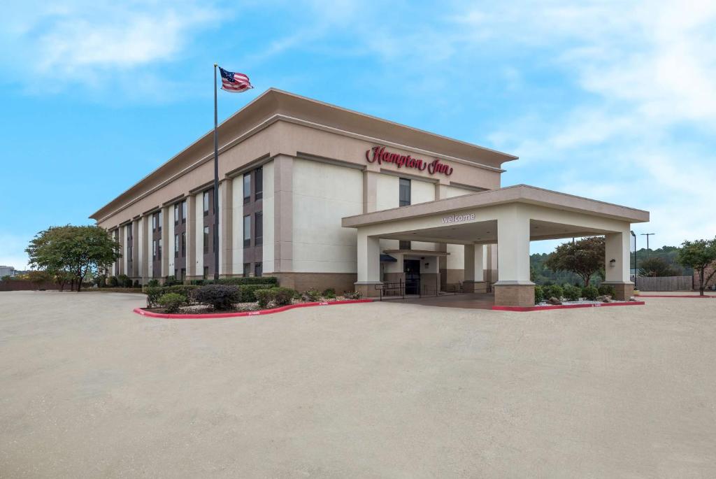 Hampton Inn Marshall image