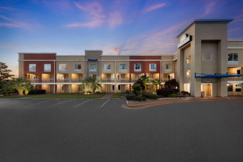 Days Inn by Wyndham Florence Near Civic Center image