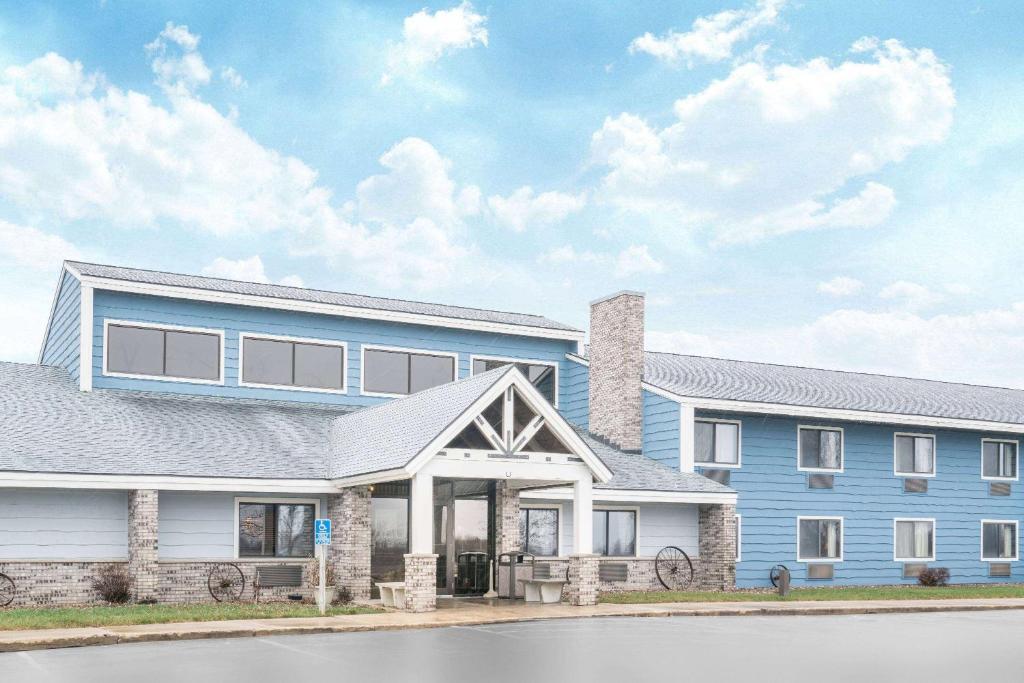 Baymont by Wyndham Kasson Rochester Area image