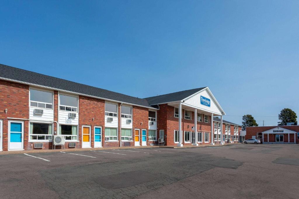 Travelodge by Wyndham Amherst photo 2