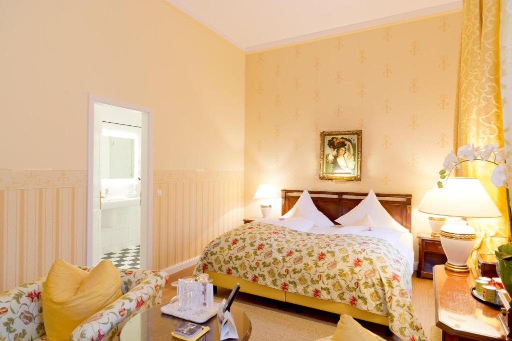 Hotel Villa Monte Vino - Tap to explore photos