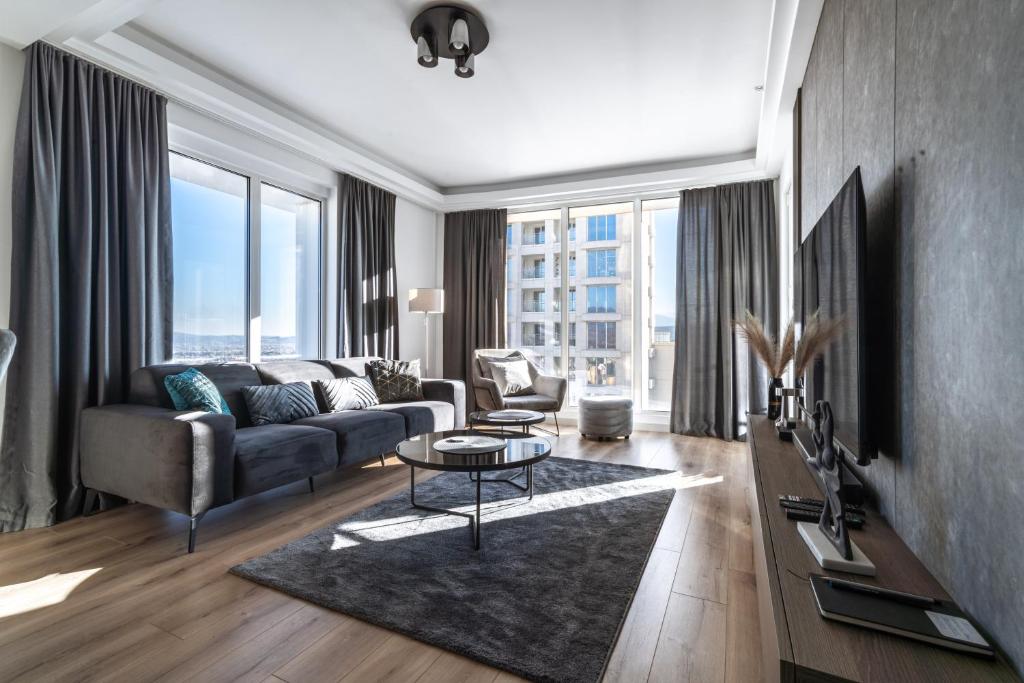 Sunrise Sky Lux Apartment, 33rd floor, Pool and Fitness Included photo 1