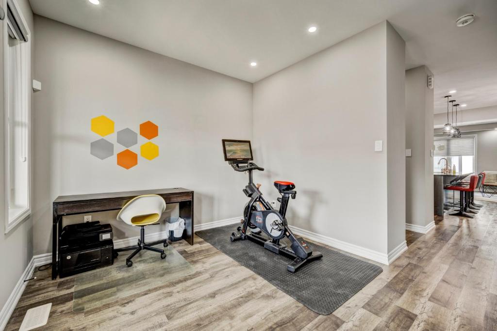 Modern Family Friendly 4BR Home Away From Home photo 2