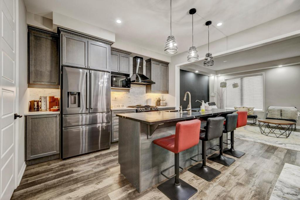 Modern Family Friendly 4BR Home Away From Home photo 1