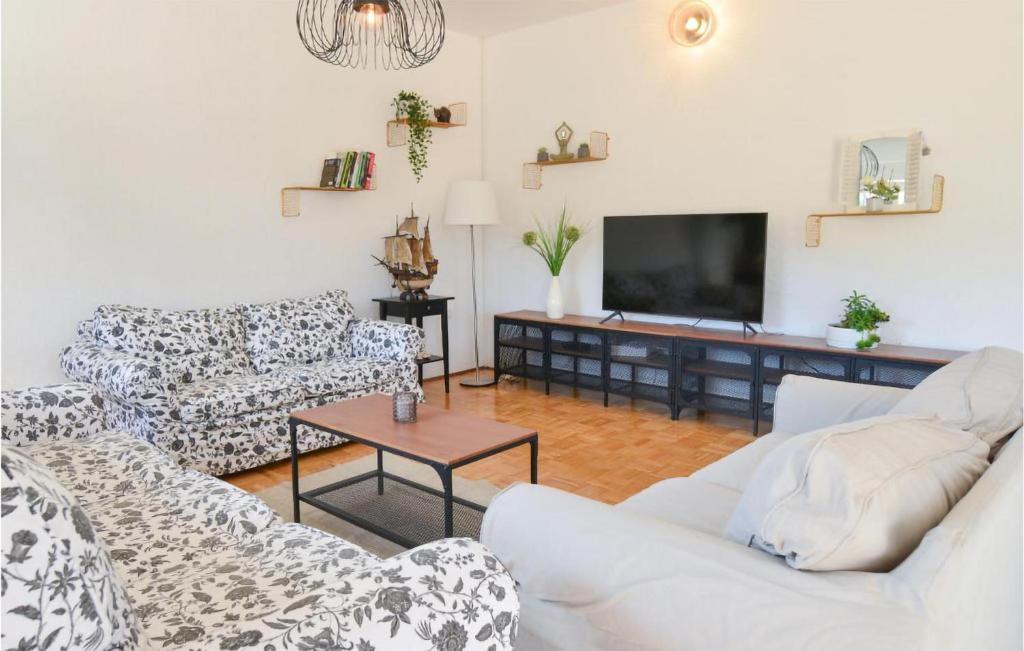 Amazing Apartment In Kasic With Wifi photo 4