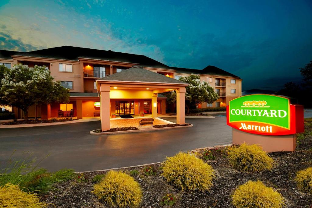 Courtyard by Marriott State College image