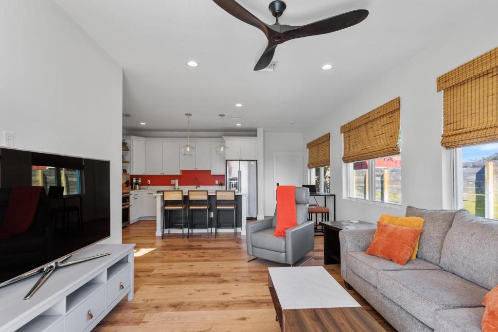 Villa Delray - Modern Delray Villa w Heated Pool Min to Atlantic Ave & Beach photo 3
