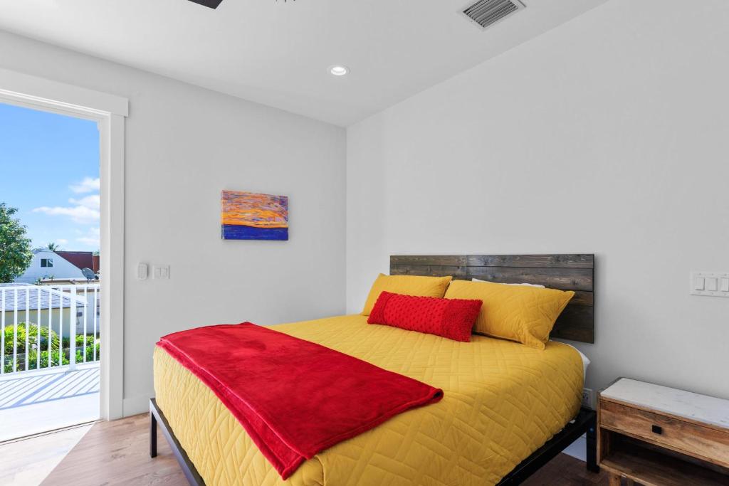 Villa Delray - Modern Delray Villa w Heated Pool Min to Atlantic Ave & Beach photo 4