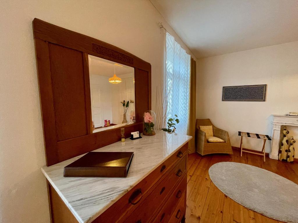 1912 - Wooden Room - old town photo 4