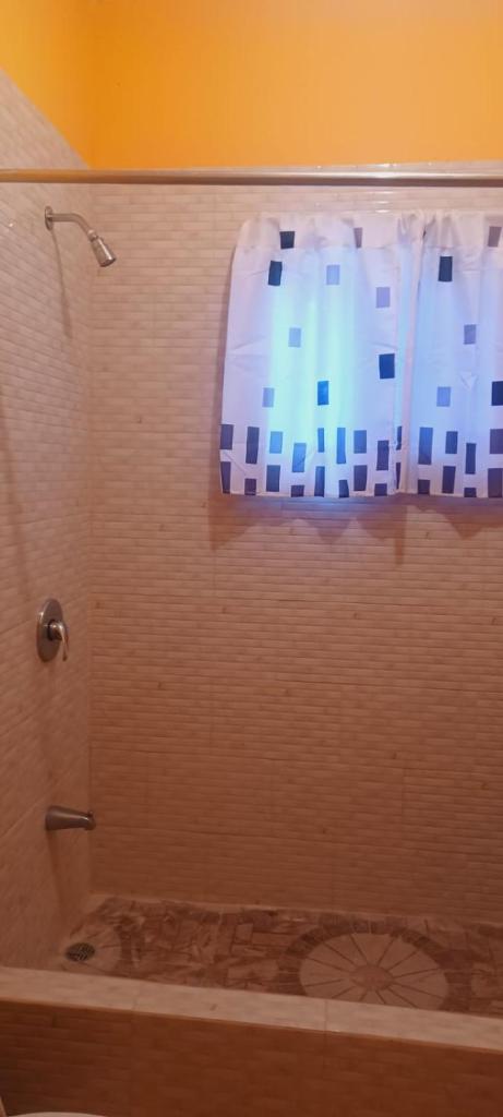 2 bdrm/ 2 bath in Old Harbour photo 3