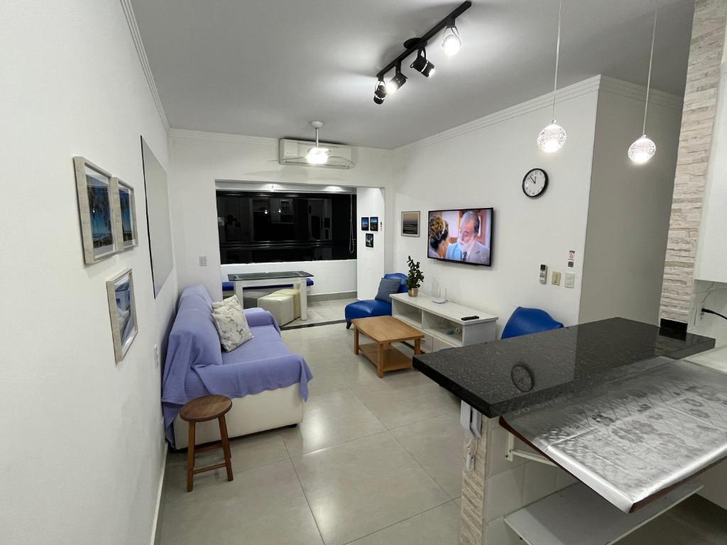 APTO RIVIERA 2 DORMS COM AR A 180 m DA PRAIA ! APROVEITE AS BAIXAS TARIFAS DE ABRIL ! CONSULTE ! photo 2