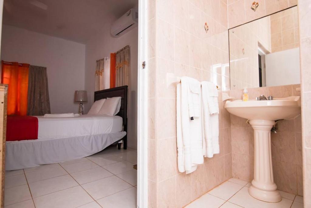 Suzette Guesthouse Accommodations photo 2