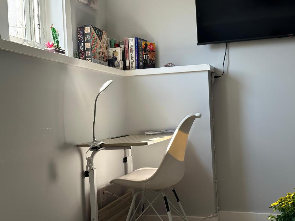 Exquisite Cozy Suite/full amenities in Kensington photo 3