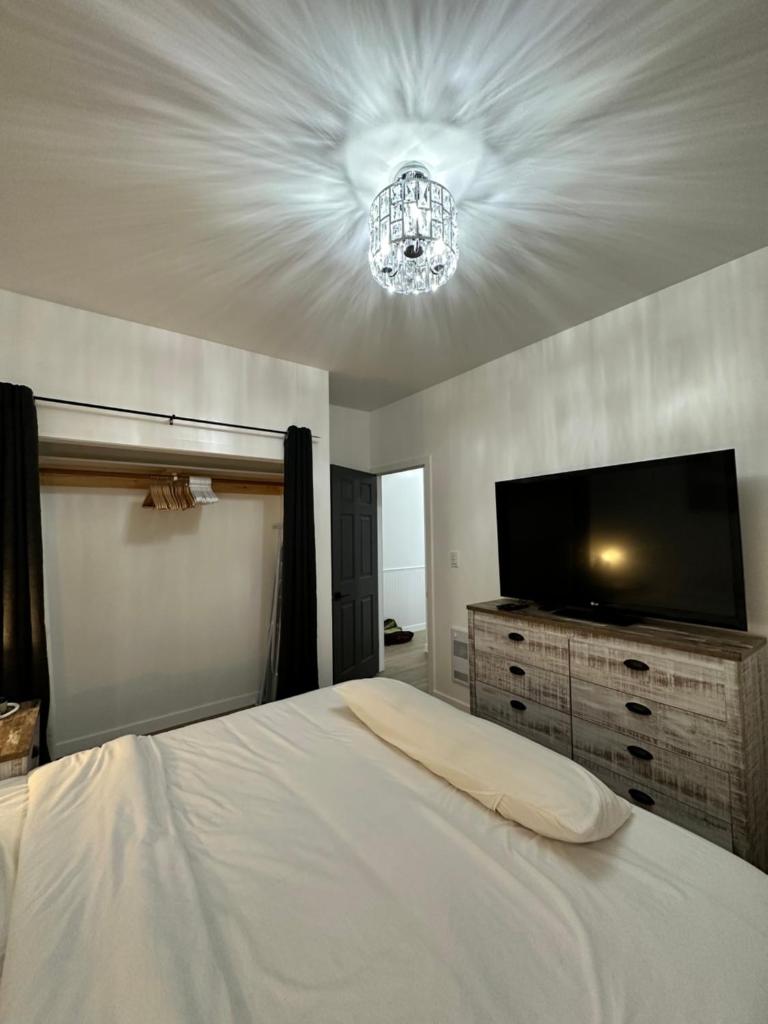 Charming 2BD/1BA Home with Modern Amenities