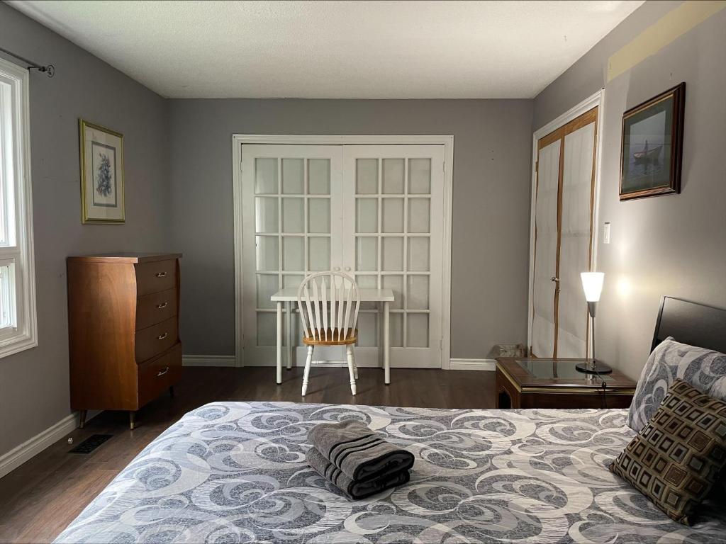 BHF Near College & Hosp Self-Service Check-in So Fast Net Free Parking In Barrie photo 1
