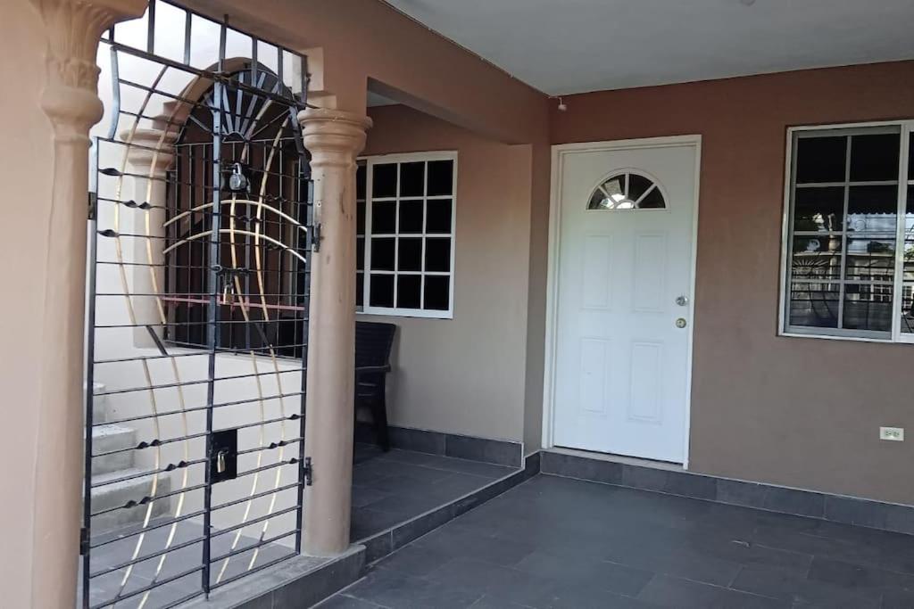 Lewis House in Portmore photo 2