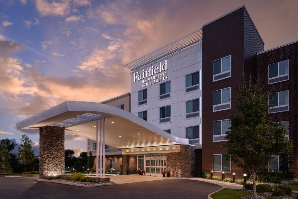 Fairfield Inn & Suites by Marriott Cleveland Tiedeman Road image
