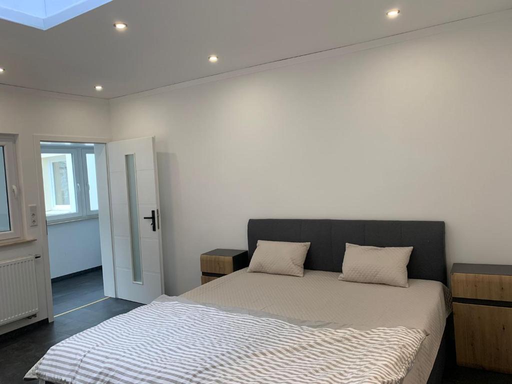 Schlafzimmer Nr3 in Heidingsfeld Würzburg photo 1