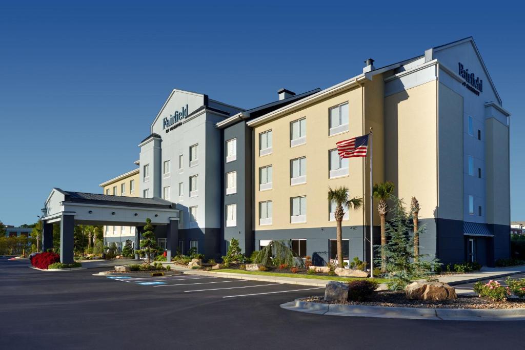 Fairfield Inn and Suites by Marriott Atlanta McDonough image