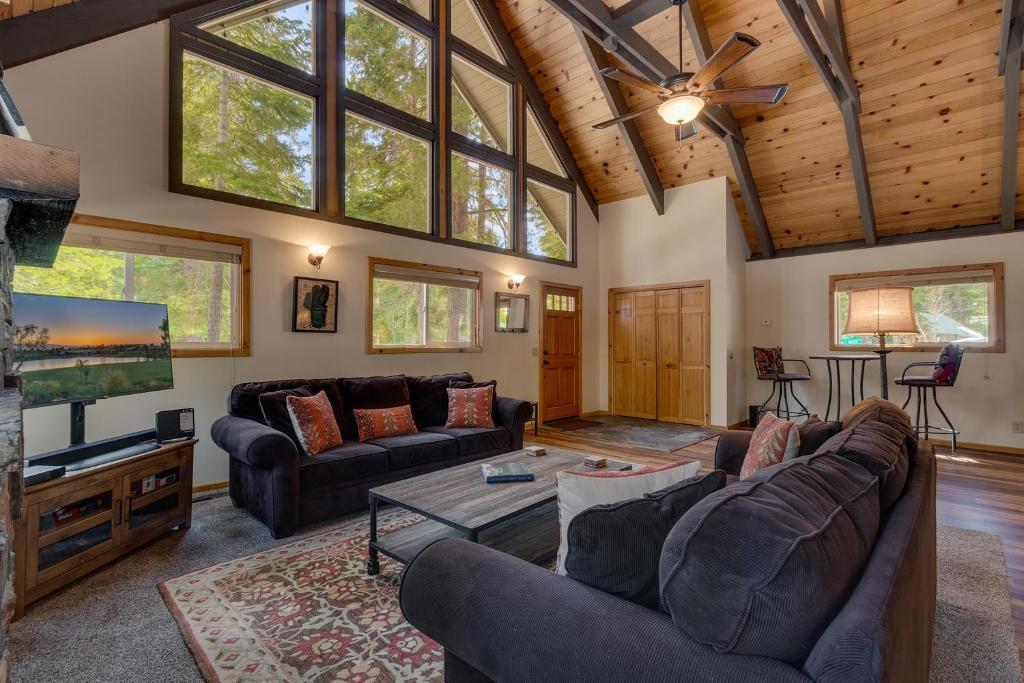 Piney wood - Quiet 2 BR Loft w Private Hot Tub