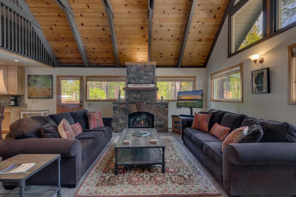 Piney wood - Quiet 2 BR Loft w Private Hot Tub photo 2