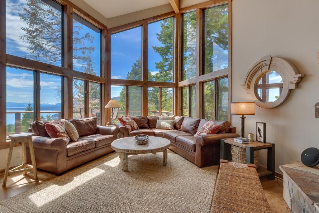 Tahoe Point of View - Amazing Lake Views at this 4BR w Hot Tub, Sauna, Near Skiing photo 2