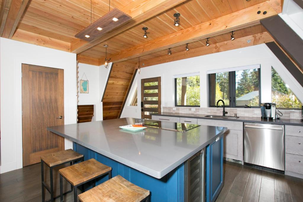 Sugar Pine Chalet on Tahoe photo 4