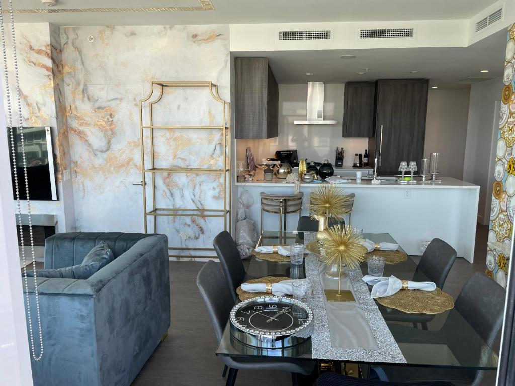 BrandNew Penthouse furnished with Versace 頂級閣樓公寓 photo 4