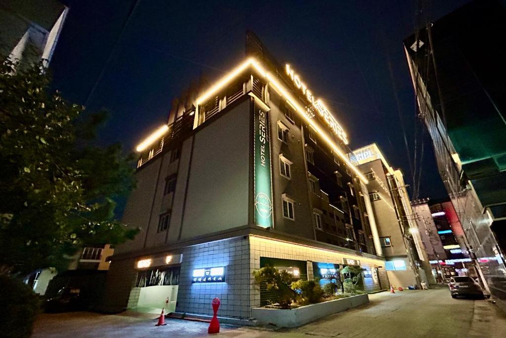 Series hotel photo 3