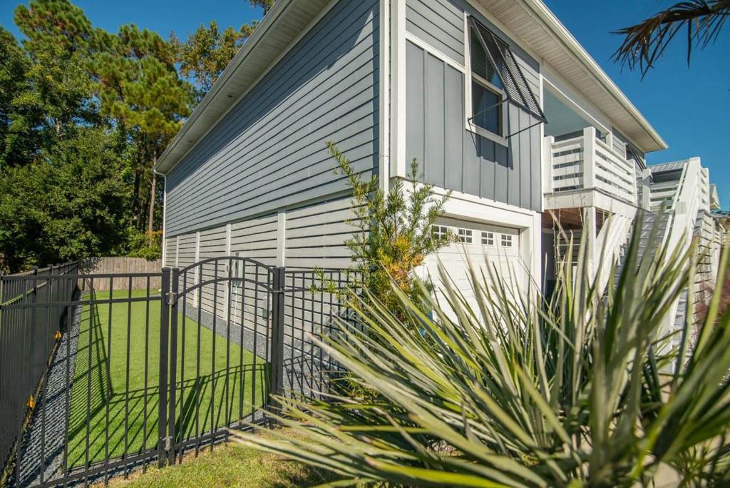 Discover Beachfront Bliss at Terrapin - Your Pawleys Island Paradise! photo 1