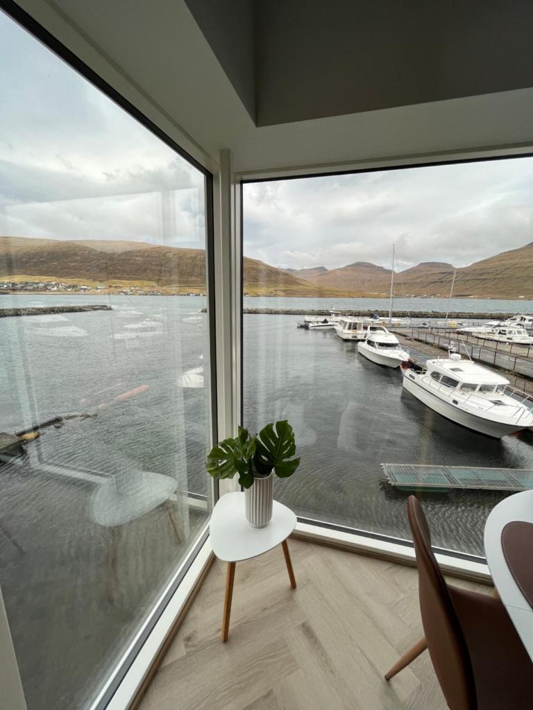 Brand New Waterfront-Apartment photo 4