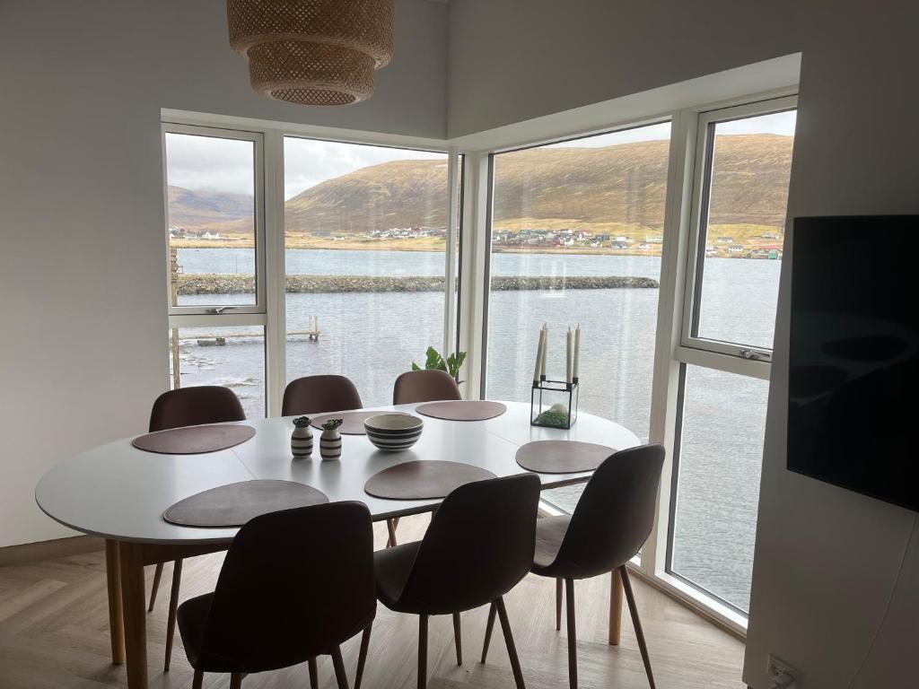Brand New Waterfront-Apartment