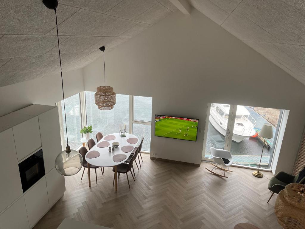 Brand New Waterfront-Apartment photo 3