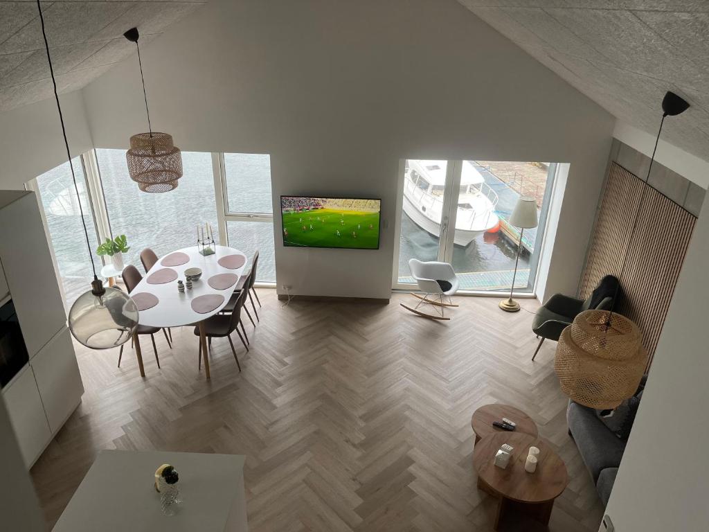 Brand New Waterfront-Apartment photo 1