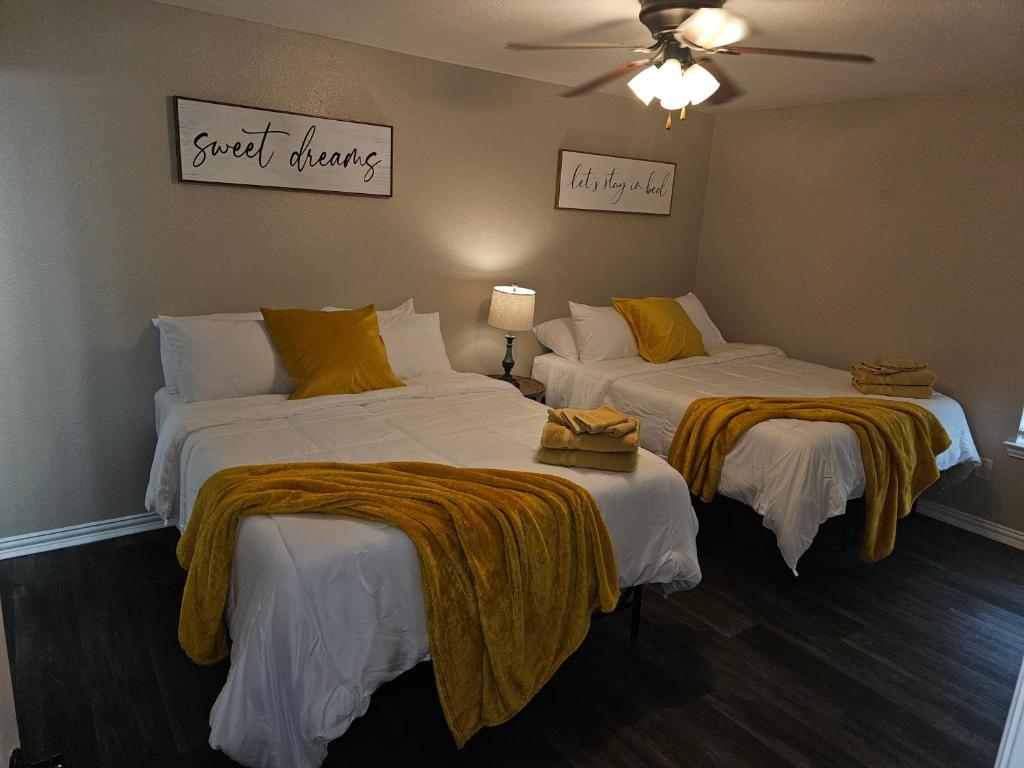 KING BED! Walk To AT&T Stadium, Globe Life photo 4