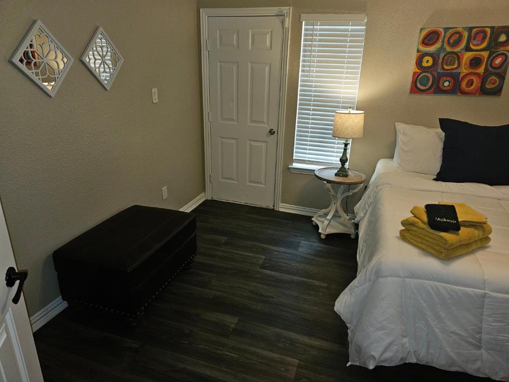 KING BED! Walk To AT&T Stadium, Globe Life photo 1