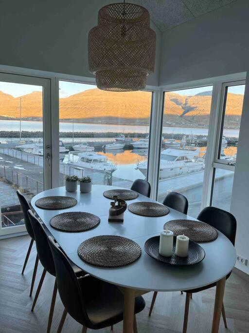 Brandnew Waterfront Apartment