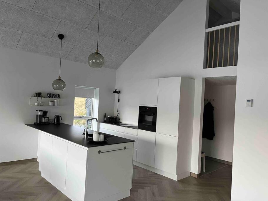 Brandnew Waterfront Apartment photo 3