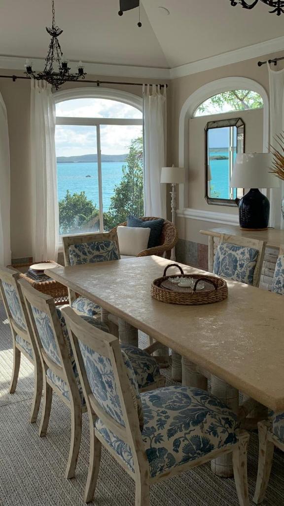 Serene Oceanfront Villa with 2 Free Canoes photo 4