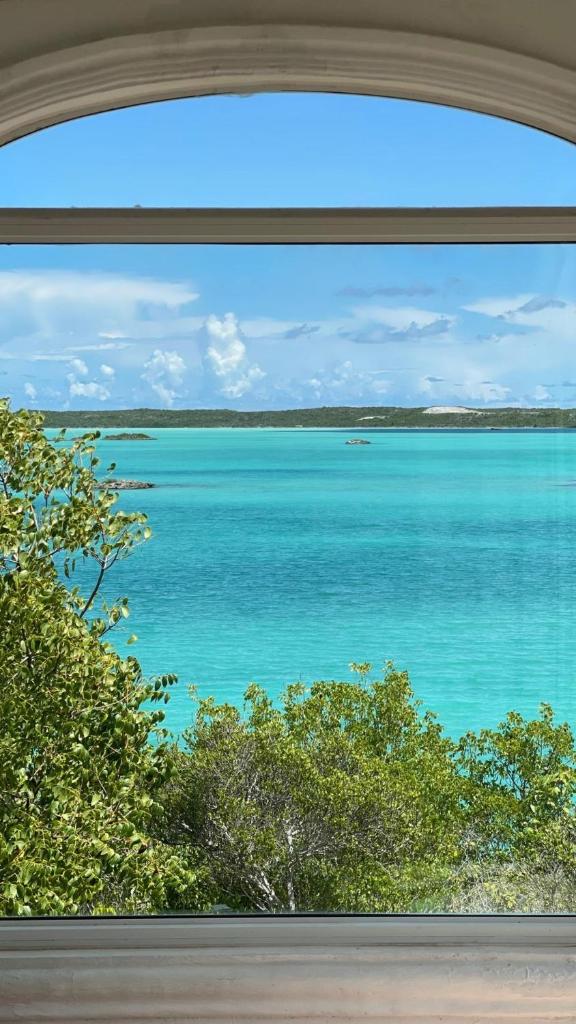 Serene Oceanfront Villa with 2 Free Canoes photo 3