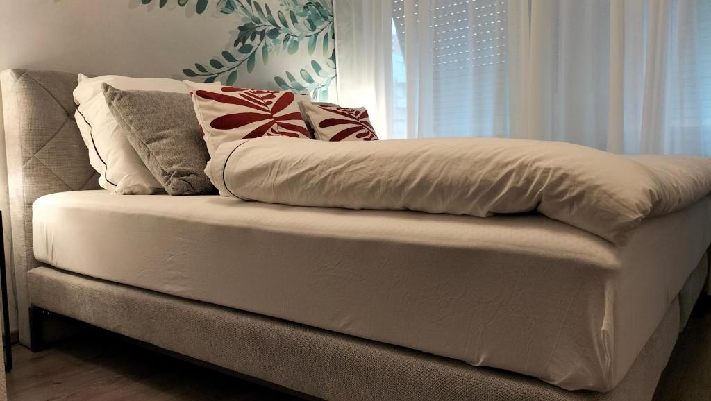 King Bed 4 people near Basel, Switzerland, Weil am Rhein, Loerrach, Germ'any, Near Airport photo 3