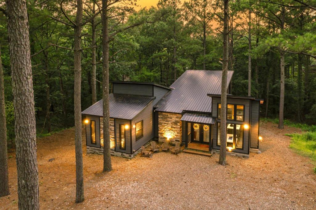 New Modern Farmhouse w Jacuzzi BBQ Arcade photo 3