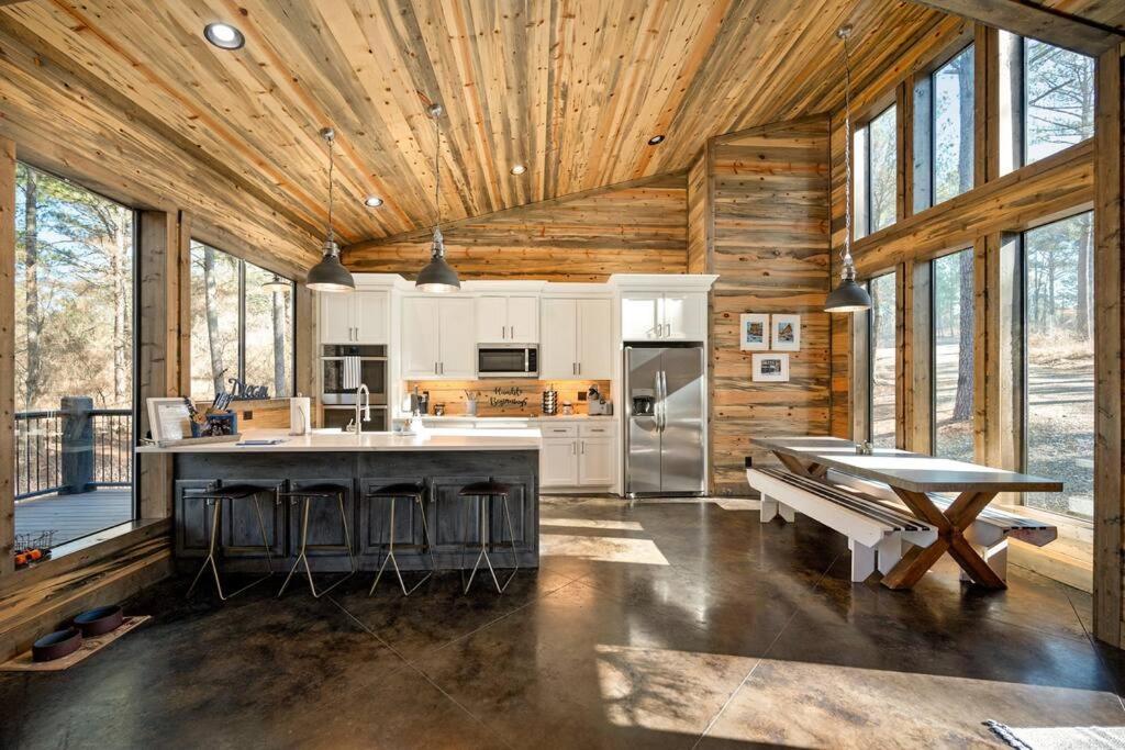 New Modern Farmhouse w Jacuzzi BBQ Arcade photo 4