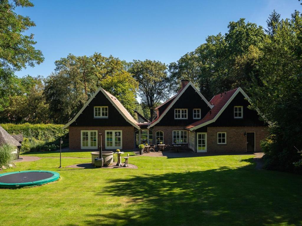 Luxury group accommodation with hot tub and Finnish kota, located in Twente photo 2